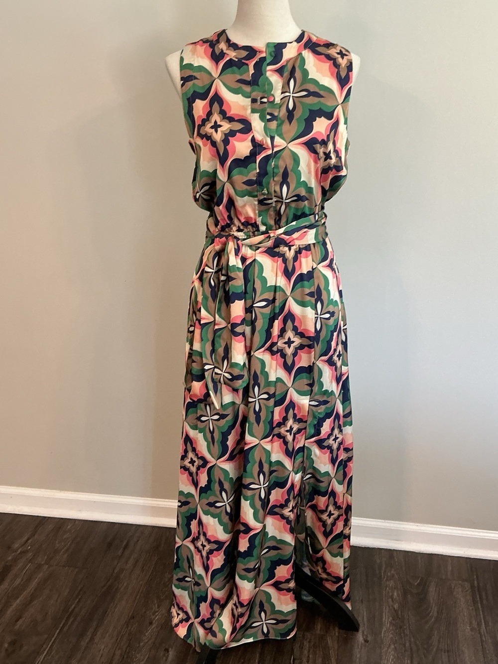 Misa Los Angeles Anabella Sleeveless Maxi Dress in Geometric Floral - Picture 9 of 15